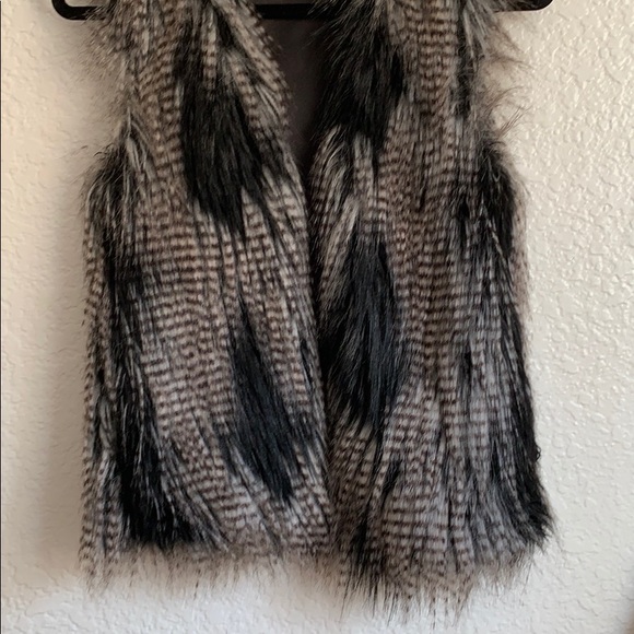 Faux Fur Vest - Picture 3 of 4